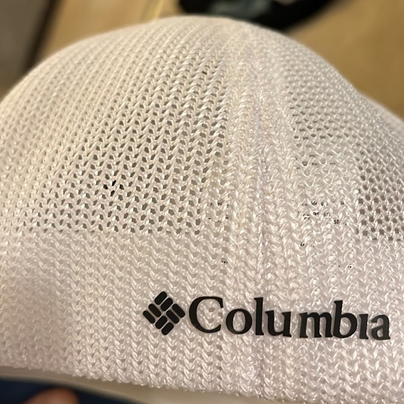 BRAND NEW Columbia flex fit hat never worn. Great quality, nice hat! - Picture 3 of 5